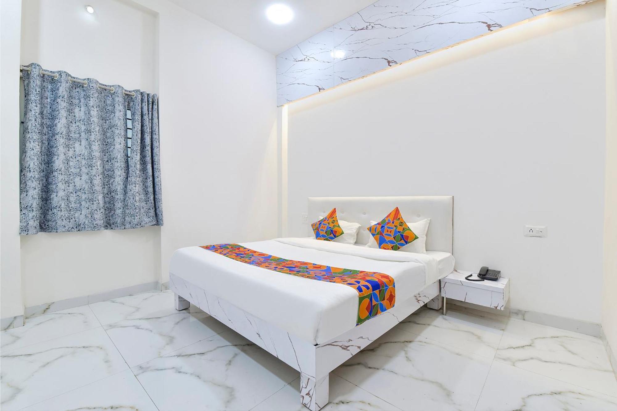 Fabhotel Grand Embassy Indore Exteriör bild